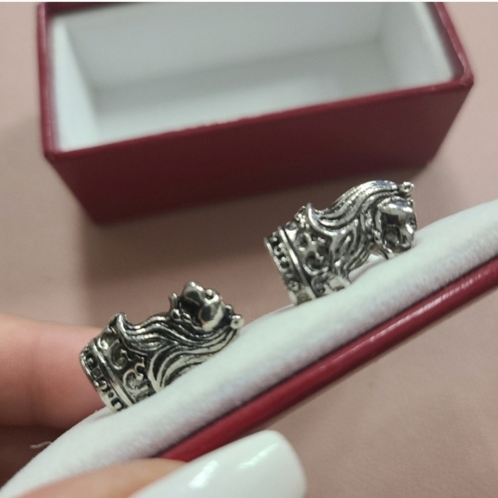 The Ritz Carlton cufflinks